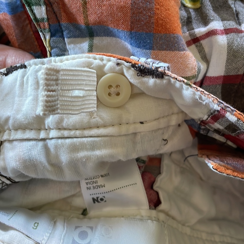 Old Navy boys plaid summer shorts, size 6 - Picture 8 of 8